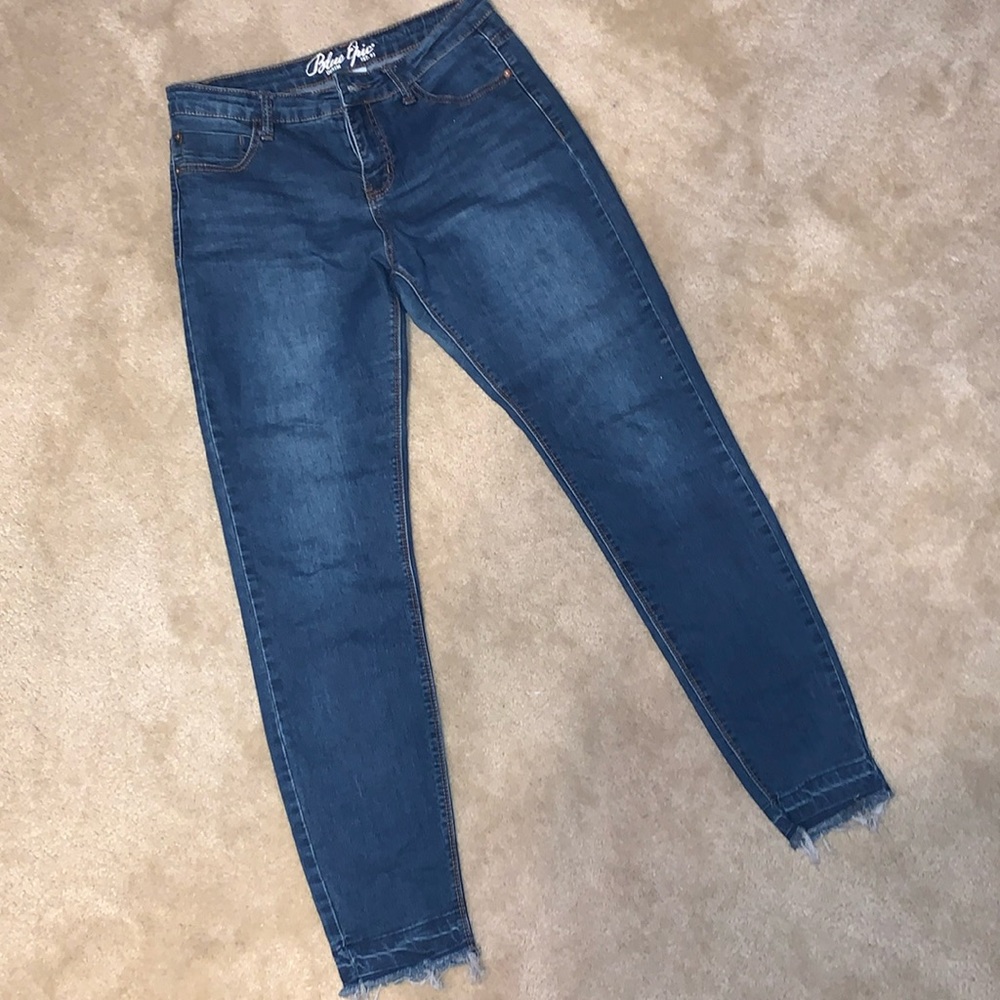 Frayed bottom ankle jeans